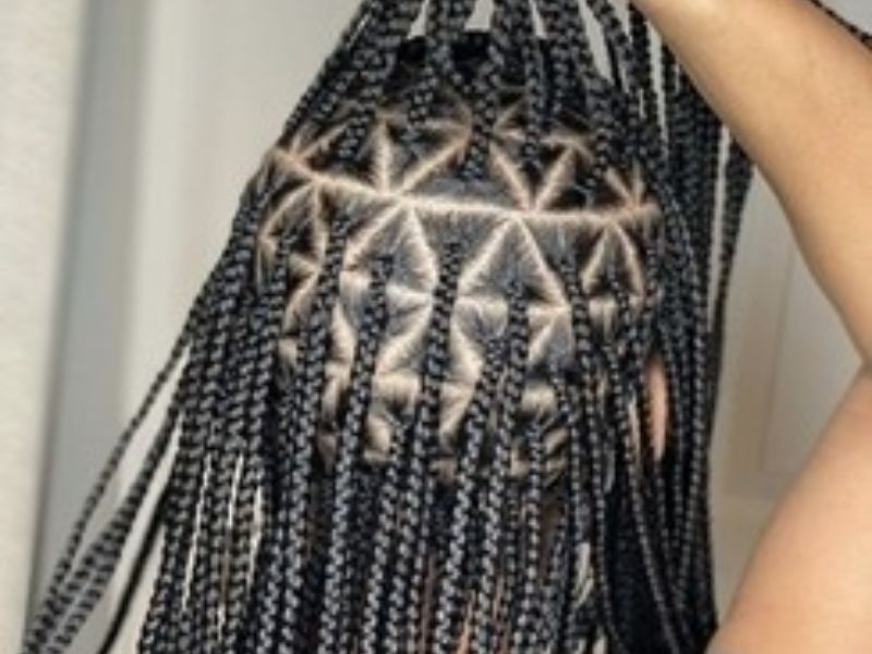 Regular Triangle knotless